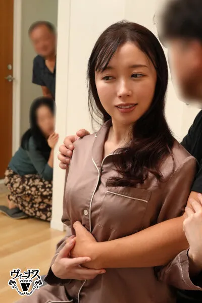 VEMA-259 The prettiest senior woman in the company asks a junior male colleague to pretend to be her boyfriend — Rukawa Haruka, screenshot 4