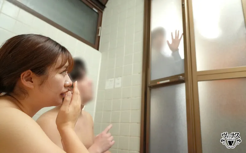 VEMA-261 The prettiest senior woman in the company asks a junior male colleague to pretend to be her boyfriend — Mizuki Kaori, screenshot 3