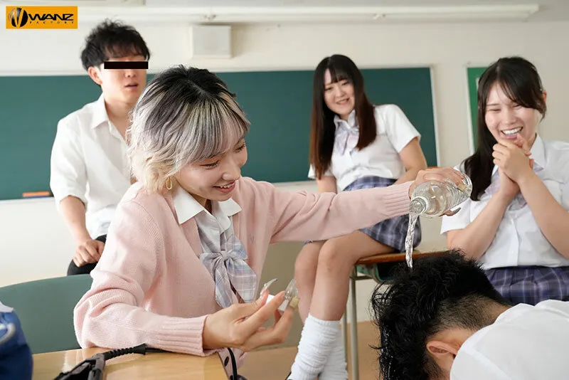 WAAA-613 I got the ability to stop time, so I turned the tables on the bully and creampied her! Haruhi Moka - — Haruyo Mocha, screenshot 1