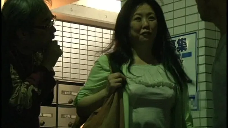 DSE-1307 These Are Real Kneeling Pickups Of Married Women For Creampies In Kinshicho, screenshot 2