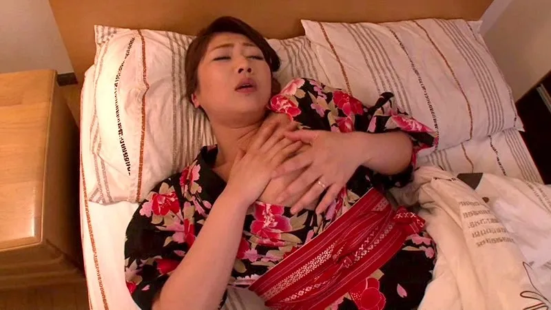 JKWS-016 Special Outfit Series Kimono Wearing Beauties Vol 16 - Beautiful Kimono-Wearing Stepmom Ryoko Iori Co — Ryoko Iori, Ryoko Iori, screenshot 2