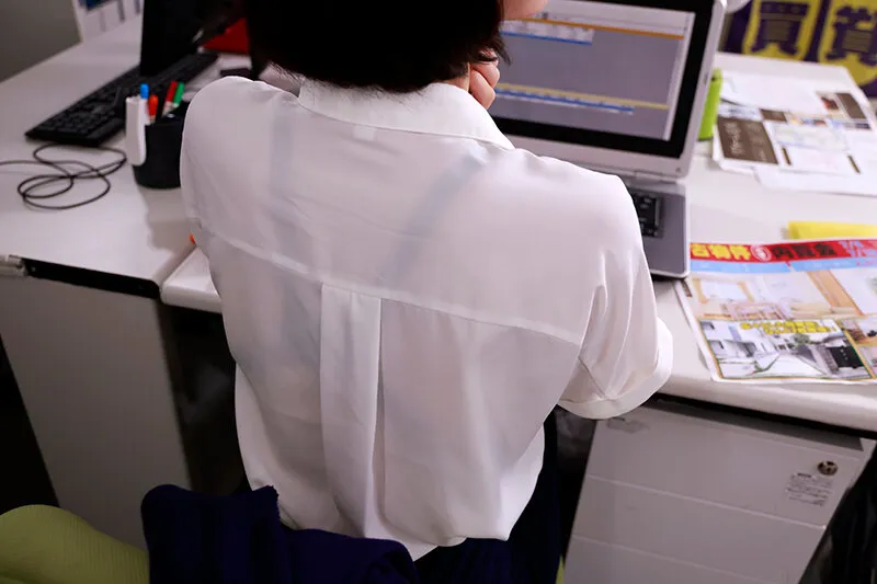 AKDL-365 「私、競泳水着好きでごめんなさい…」 いつも競泳水着を着て興奮しています 服の下に水着を着て働くOL 宮城りえ — 宮城りえ, スクリーンショット 10
