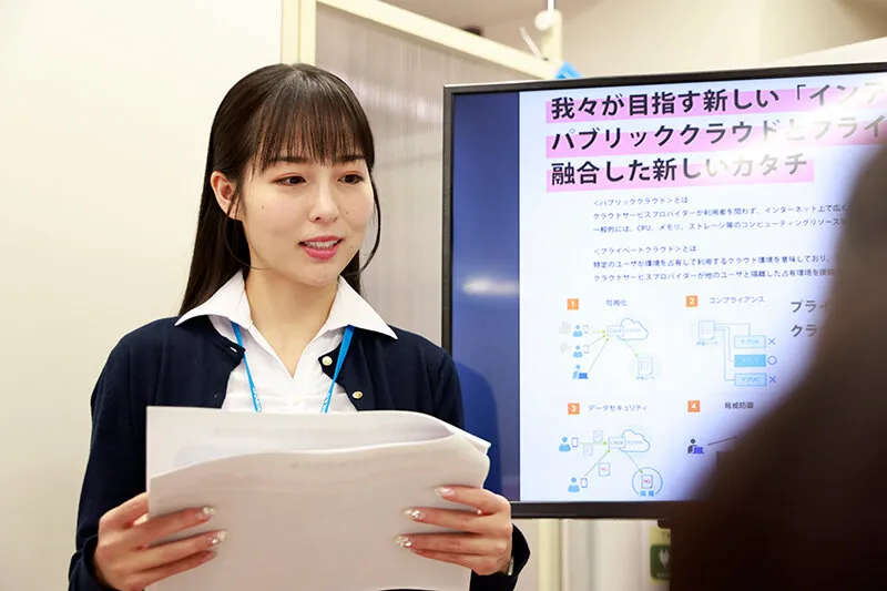 AKDL-366 A female employee who cunningly approaches men; a colleague who seduces with her pink tongue; a kiss- — Honjo Hana, screenshot 1