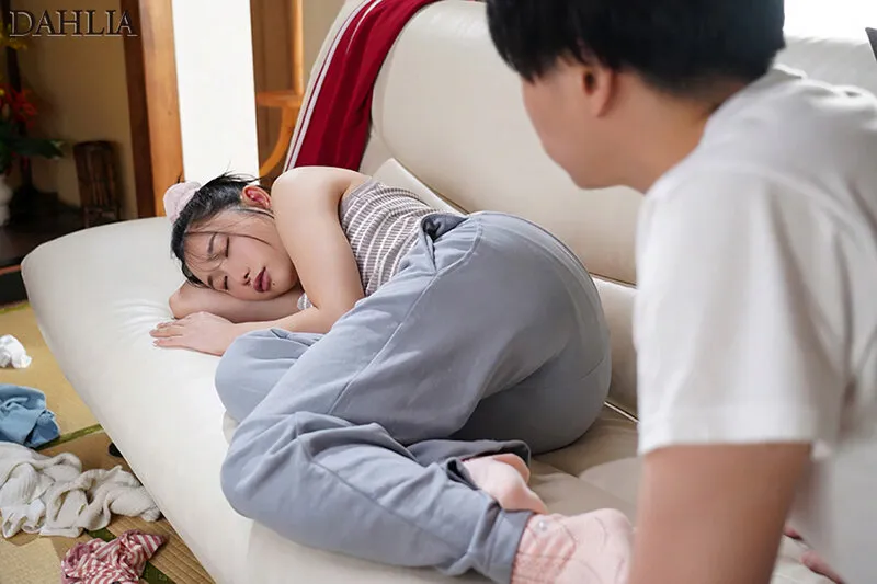 DLDSS-467 My older sister in her 30s is good at working outside but lazy at home, and I can't stand it anymore — Chiharu Mitsuha, screenshot 3