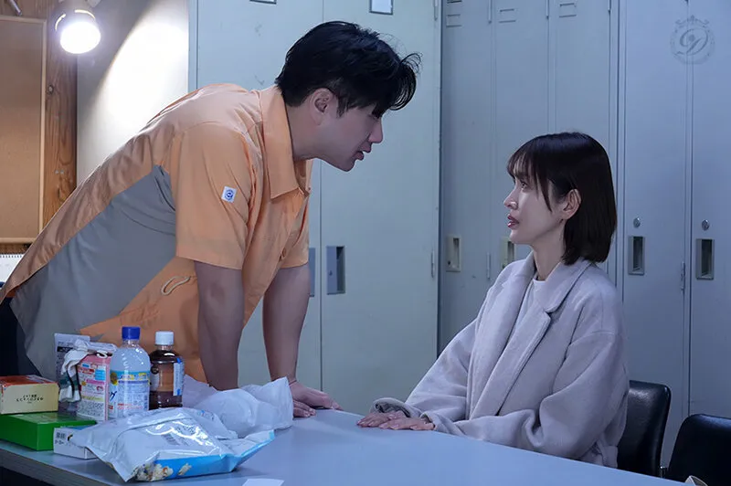 DLDSS-522 \"If you didn't steal, take your clothes off.\" Shoplifting wife, Naho Kaku, is searched from corner — Naho Kado, screenshot 1