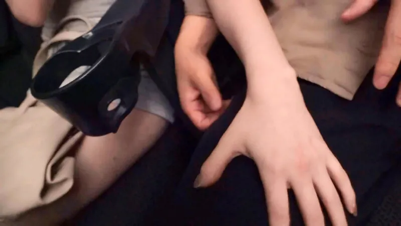 FTHT-222 In an empty movie theater, a slender beauty sneaks up next to me and whispers sweet nothings to me, p, screenshot 1
