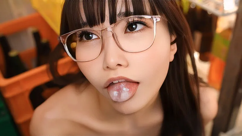 FTHTD-170 "I'm so excited that the customers might find out..." Late-night shift with no panties or bra - Bust — 水瀬ゆあ, スクリーンショット 4