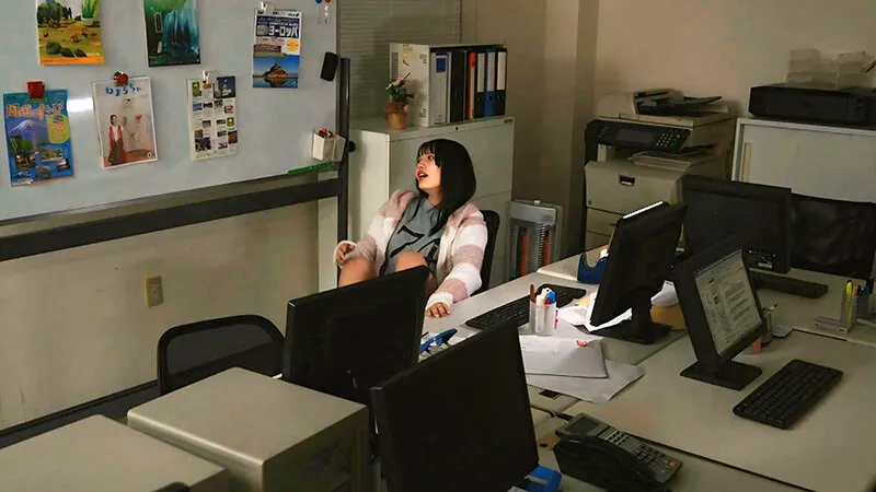 FTHTD-211 Lazy office worker girl, working late into the night at a black company, sleeping at the office and — Airi Sato, 佐藤愛瑠, screenshot 6