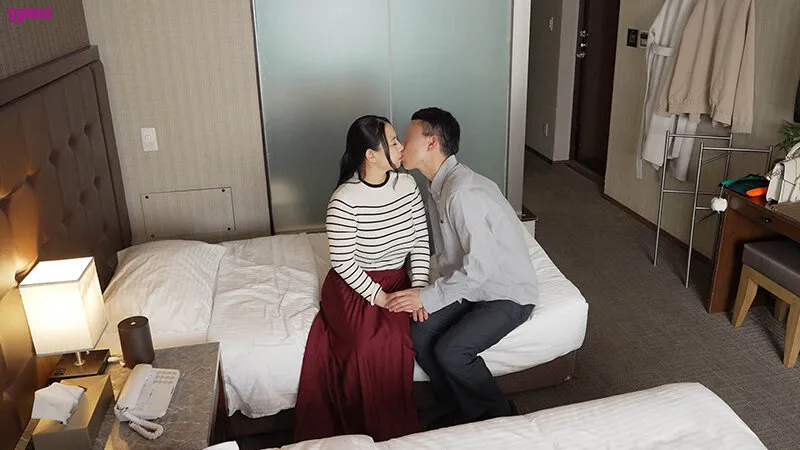 HAWA-378 結婚して20年、平凡な生活を送る主婦。最近、年齢を重ねるごとに心が冷めていくのを感じる…もう一度だけ10代の頃のようにキスしただけでドキドキする燃えるようなSEXがしたい。一日限定彼氏と最初で最後の不貞, スクリーンショット 1