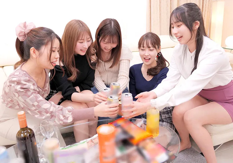 IENF-441 When the wives were having a get-together at home, the lesbian King's Game turned into a Queen's Game — Edogawa Monaka, Jun Suehiro, Kanna Shiraishi, screenshot 1