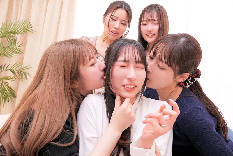 IENF-441 When the wives were having a get-together at home, the lesbian King's Game turned into a Queen's Game — Edogawa Monaka, Jun Suehiro, Kanna Shiraishi, screenshot 3