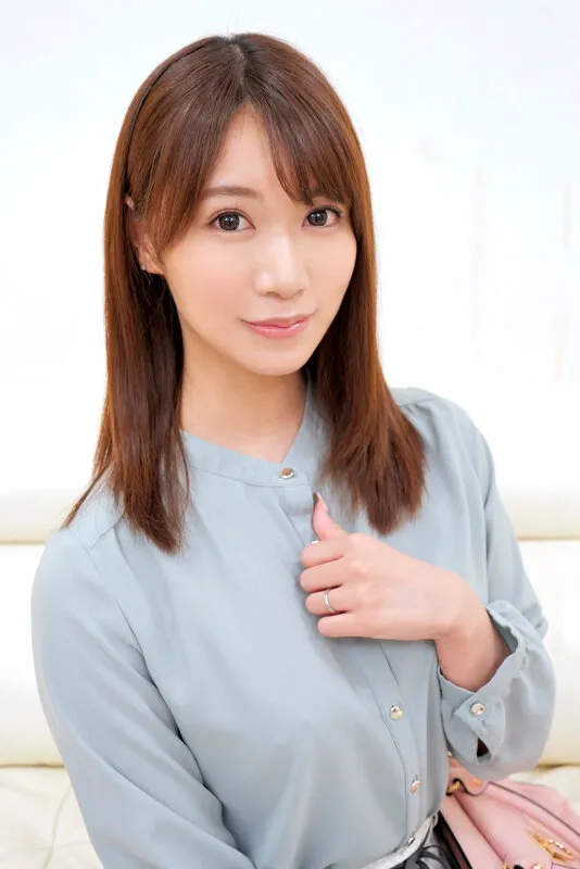 IENFA-45003 Amateur housewife pick-up: \"Could you please pull back the foreskin and wash this virgin's uncirc — Aono Mizuki, screenshot 1