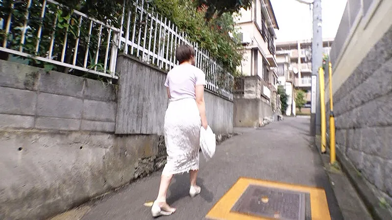 IENFH-18202 素人ナンパ いつも受け身で責め経験ゼロのうぶな女子が初めてのM男責めに挑戦したらドS痴女性が開花!乳首責め手コキで散々焦らして騎乗位挿入で自ら腰を振ってイキまくる!寸止め焦らし後に最高の大量中出し — 竹田まい, スクリーンショット 2