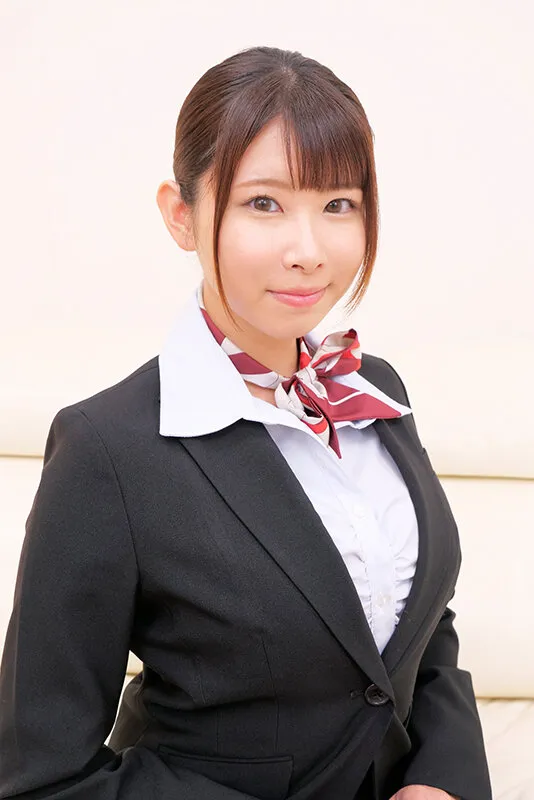 IENFH-32303 航空会社勤務の現職キャビンアテンダントさん!女性経験無しのシャイな童貞の悩みを解決してもらえませんか? フル勃起した童貞チ○ポにフライト帰りでムラムラしてるCAさんが赤面発情!?さくらさん 三田サ — Mita Sakura, 三田サクラ, スクリーンショット 1