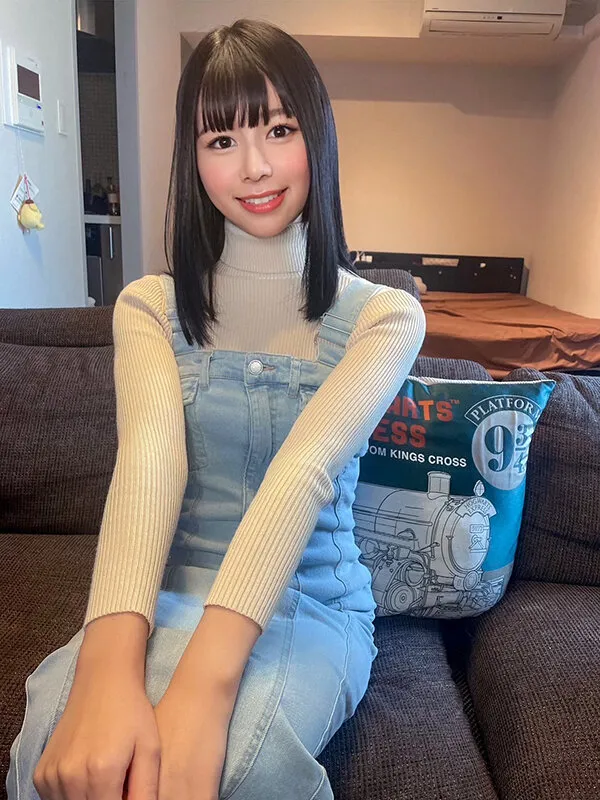 KANO-039 Ryo, 18, a squirting JK who wants to pay for a game, has sex with an old man and cums inside him [Ama, screenshot 1