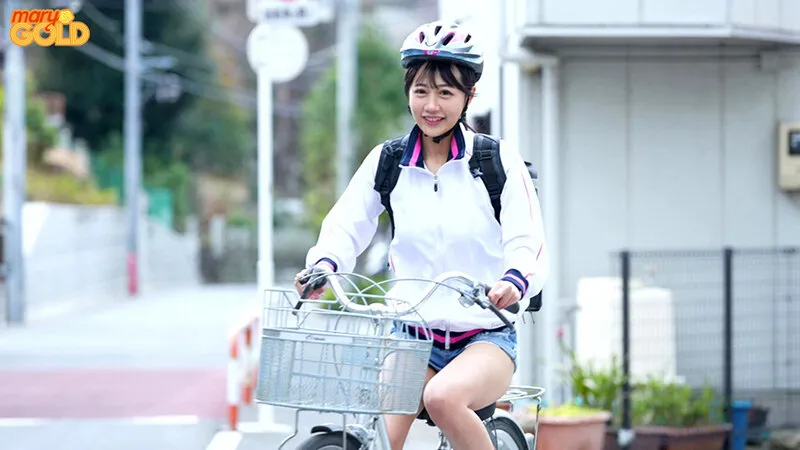 MGOLD-049 Call her on your smartphone and she'll be ready for a quickie anytime. Open the door and she'll imme — Asumi Miona, screenshot 1