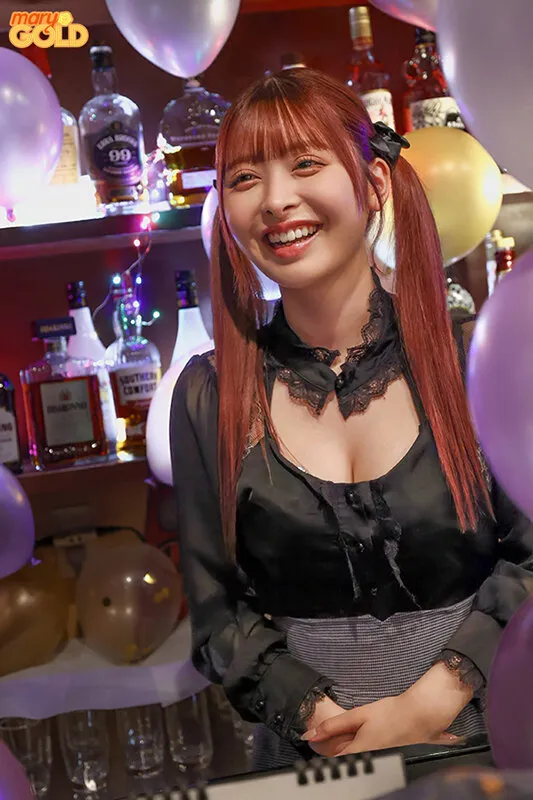 MGOLD-050 おねだりの天才! 都内で働く可愛すぎる超人気コンカフェ嬢が奇跡のAV出演! 何度もおねだりされて合計7発! AV DEBUT 瀧本くるみ — 瀧本くるみ, スクリーンショット 1