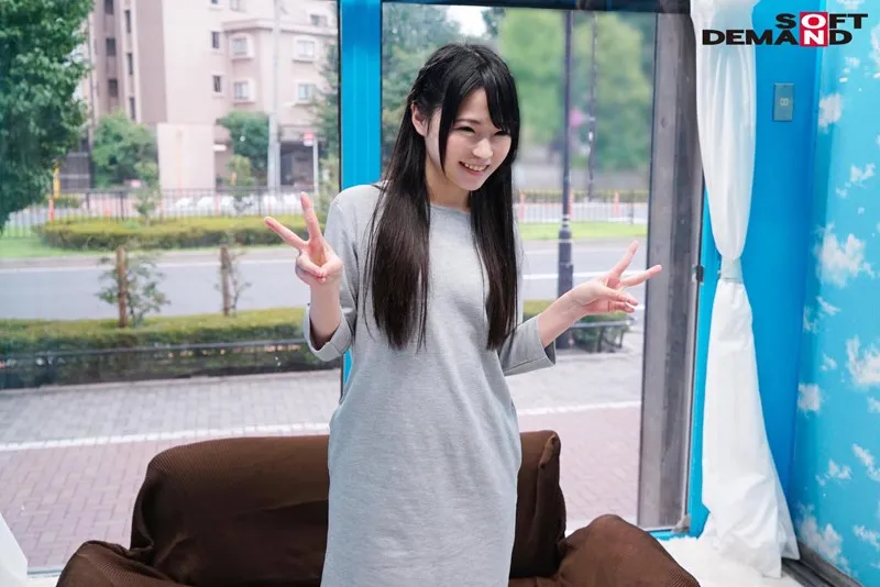 MMGH-017 Mai (19 Years Old) Occupation: Apparel Shop Girl The Magic Mirror Number Bus Quickie Sex With A 150cm — Rika Tsubaki, screenshot 3