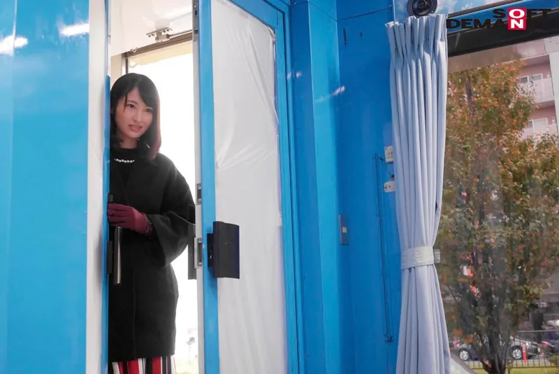 MMGH-039 れいこ(29) 2歳のお子さんがいるセレブ人妻 マジックミラー号 乳首マッサージで乳首イキ!, スクリーンショット 1