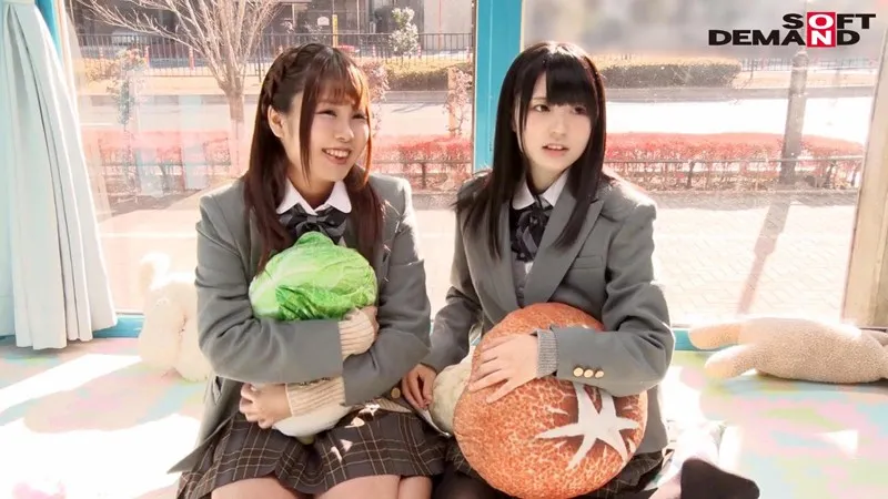 MMGH-049 すみれちゃんとひなたちゃん マジックミラー号 修学旅行中に初4Pで初イキ!, スクリーンショット 1
