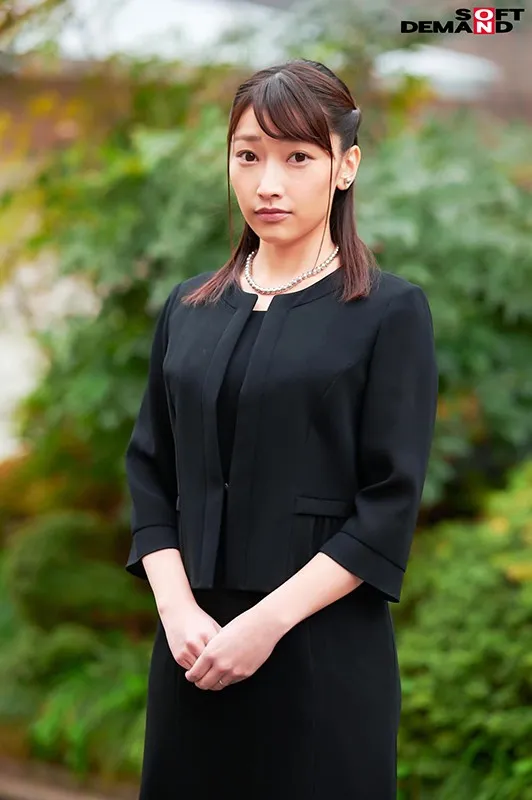 MMGH-277 最愛の夫を亡くし憂いを帯びた人妻未亡人。色香を増したカラダを優しく愛撫し背徳の連続中出し 目黒明里(32), スクリーンショット 6