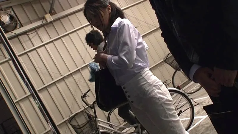NHDTA-551 A Married Woman Was Taking Shelter During a Rainstorm When She Started Shaking Her Wet Ass and Looki, screenshot 5