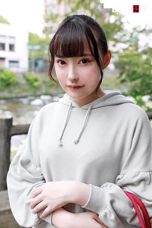 OKYH-083 Totally Caught On Film! Yumi-san (19), A College Girl On A Trip To Cure A Broken Heart, Tries Peeing , screenshot 1