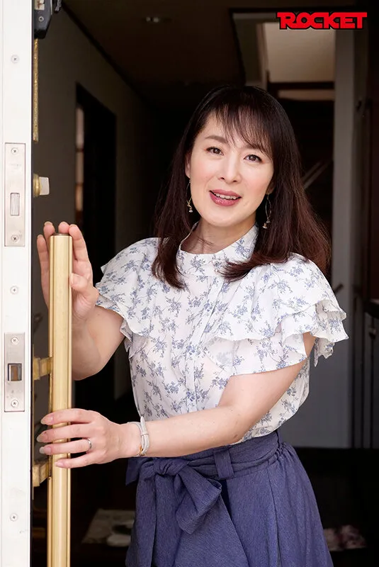 RCTD-719 I visited the home of that beautiful mom who had sex with her son in an adult video for the first tim — Aikawa Mama, screenshot 1