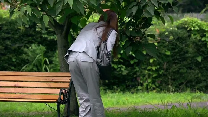 SDDE-290 Girls That Don't Make It To The Bathroom On Time And Wet Themselves, screenshot 4