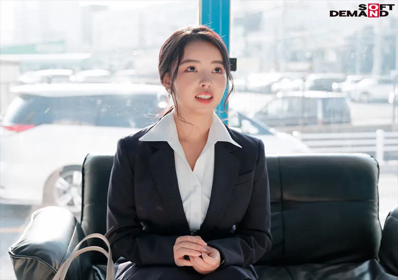 SDMM-11203 Saeko, an elite office lady working at a top company. The Magic Mirror Van interviews her while mas, screenshot 1