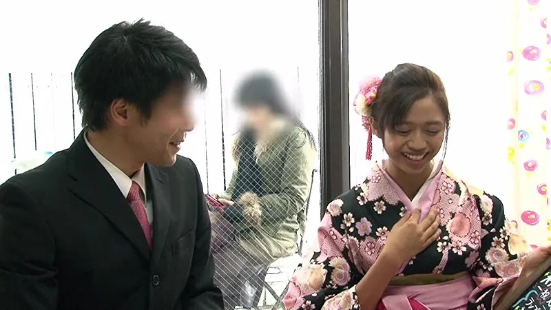 SDMU-575 モニタリング 新一年生JD娘×父親 マジックミラーの向こうにはお母さん! 18歳限定!!入学式直後の女子大生の娘とお父さんが2人きりの密室でHなミッションに挑戦!成長した娘の身体に触れた父親は理性を失い, スクリーンショット 4