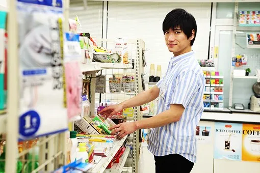 SILK-102 To The Convenience Store! — Ren Fukusaki, Satori Fujinami, Yuma Koda, screenshot 1