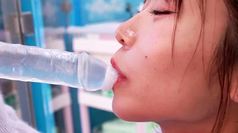 TOTTE-289 A currently working nurse attempts to treat phimosis using only her mouth! The erect penis, covered , スクリーンショット 1