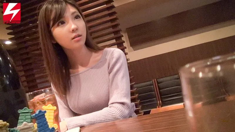NNPJ-375 Picking Up Girls At A Swanky Bar In Shibuya! We Talk To Some Modern College Girls And Get Them To Com, screenshot 1