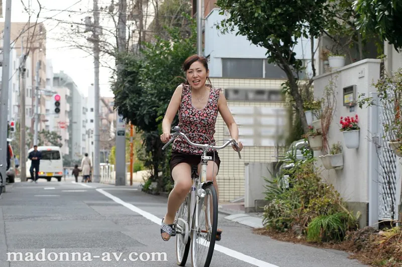 OBA-053 What the Mature Lady Policy Investigator Witnessed! - The Bike Thief Gang Conspiracy - Mako Morishita — Asako Morishita, Mako Morishita, screenshot 6