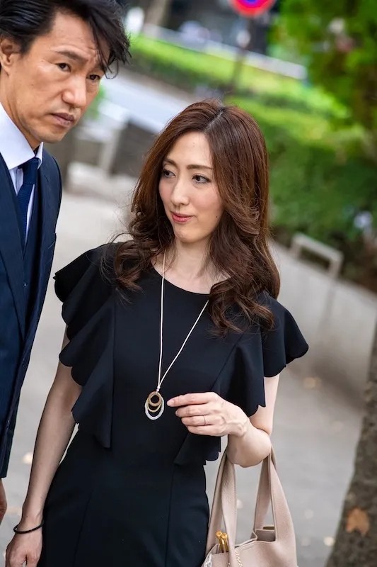 DHT-240 Beautiful Lady Luring In A Married Woman With Money And Making Her Cheat On Her Husband Keiko 38 Years, screenshot 1