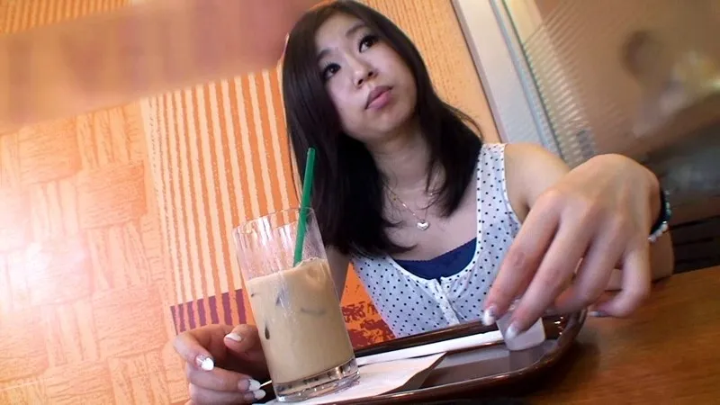 HNU-029 Picking Up Lonely Girls 4: Have You Ever Entertained A Daydream About Girls That Come To Restaurants A, screenshot 2