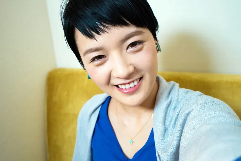 SHE-483 Shortcut girls! !! The small face of a cute girl who is attracted to me for some reason is attractive!, screenshot 4
