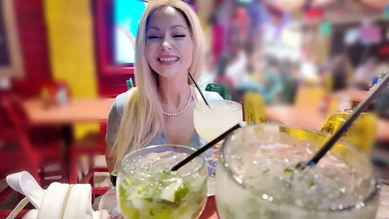 HIKR-232 I picked up a busty influencer on Miami Beach, got her drunk and took her home for sex! Katarina (27), screenshot 2