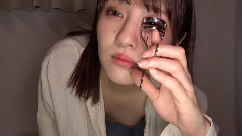 ONIN-101 Girls bending over to show off their nipples in makeup videos, screenshot 1