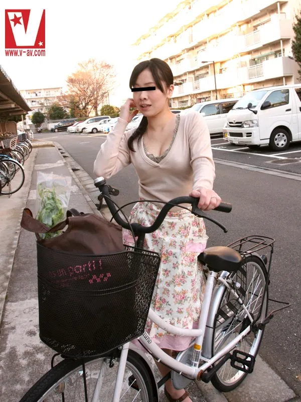 VICD-224 Lady Manager Haruna's Extreme Erotic Apartment Wife Lesbian Pickups Shizuka Kano — Shizuka Kano, screenshot 3