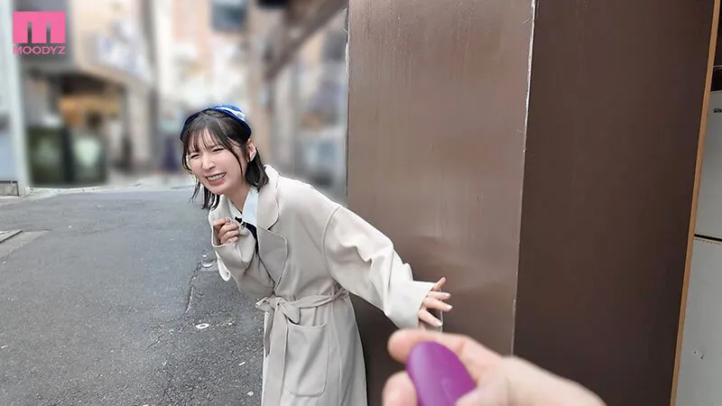 MIDA-248 A thrilling walk through the city in a humiliating costume with a quick creampie Miu Nakamura — Miu Nakamura, screenshot 5