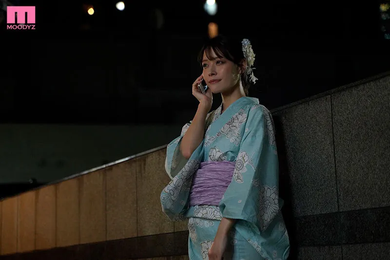 MIDA-428 Sudden heavy rain at the fireworks festival Nana Yagi rushes to share a room with her fiancée teacher — Nana Yagi, screenshot 1