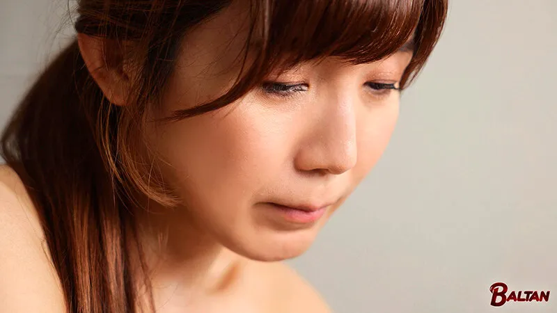 BASJ-039 二度と会うことがない男だからと好き勝手精液を搾取する痴女人妻 美泉咲 — 美泉咲, スクリーンショット 1