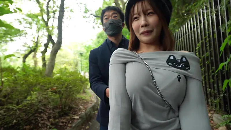 BBTU-112 A busty girl with no bra goes for a walk. I thought she was a cute, submissive girl with big breasts, — Akari Morimoto, screenshot 1