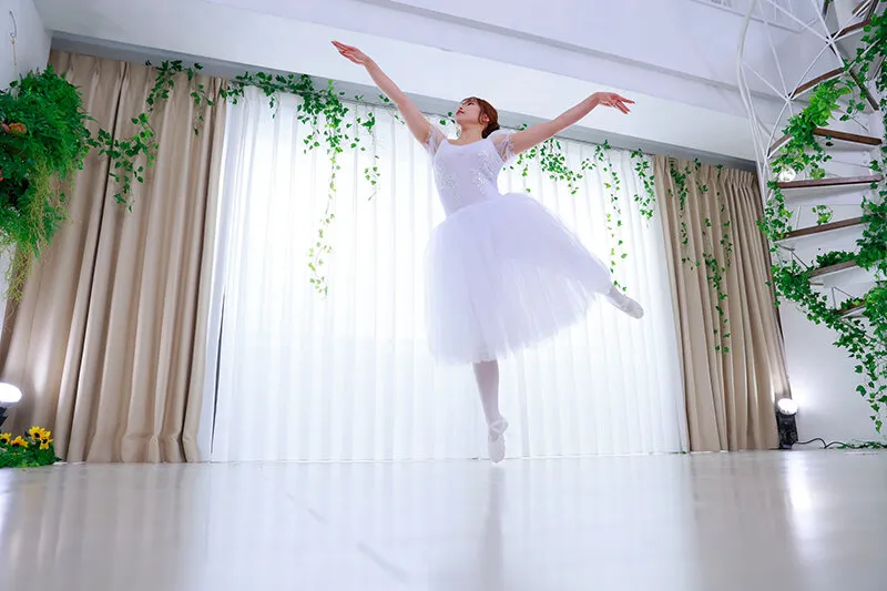DVMM-385 My husband won't hold me... Kaori, a 32-year-old married ballerina in the prime of her womanhood, mak, screenshot 1