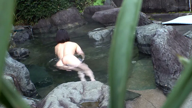 GEBB-045 The hot spring resort rumored to be frequented by nymphomaniac wives who prey on virgins actually exi, screenshot 2