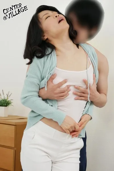 HIMA-094 Real Stepmother And Stepson Fuck With No Support, Stepmother And Stepson Have Forbidden Intercourse S — Ryoka Aoyama, screenshot 5