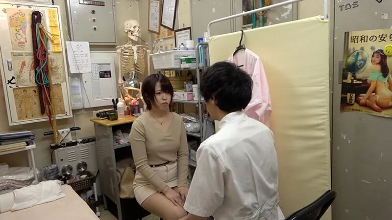 FP-042 Sudo Acupuncture Clinic Voyeur Shooting 10 Special Edition A Kyoto-accented Beppin who is trying to con — Anna Hanayagi, Kotomi Kihara, Miwa Wakatsuki, screenshot 2