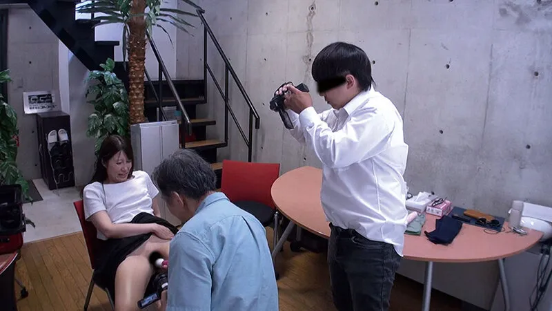 C-2959 Adult film company raid: NTR couple forces their way into AV filming 007, screenshot 6